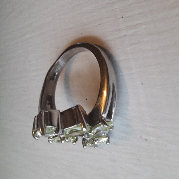 Green peridot ring size 6 in sterling silver - Picture 3 of 5